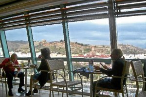 Turistas en un cruceroo,469px);}</sty