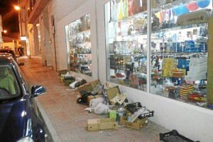 Los populares albojenses denuncian suciedad en calles.e;clip:re