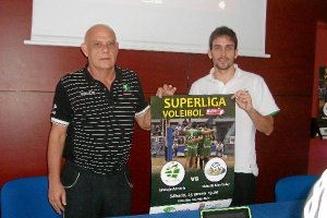 Piero Molducci y Raúl Muñoz con el cartel del partido frente a Ibiza.tyle>.apqj{position:a