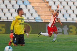 Rodri celebrando un gol del Almería en el Coliseum.e;clip:rect(