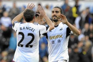 Chico celebrando un gol en la Premier.x,auto,au