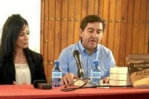 Marisa Infante, gaditana afincada en Almería, presento su libro en Adra.tyle>.apqj{positio