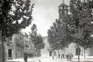 fotografía del año 1914 de la plaza del pueblo de Albox o Plaza Mayor, donde también se puede apreci
