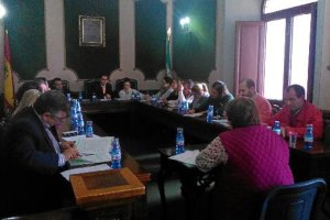 Un momento del pleno de aprobación de los presupuestos de este año.tyle>.apqj{position:abs