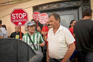 Uno de los actos de protesta contra los desahucios llevado a cabo en la capital almeriense, en la ca