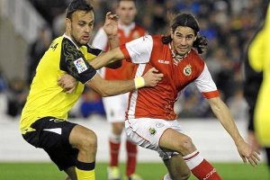 Mariano fue uno de los mejores del Racing en Almería.e;clip:rec