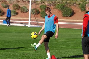 Raúl tiene que salir del Almería en invierno.x,