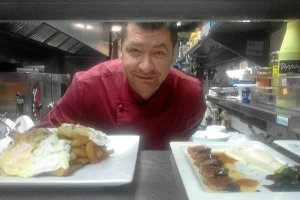 Paco es el fenómeno en la cocina de Tentempiéx,