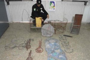 Material incautado durante la operación policial.e;clip:rect(46