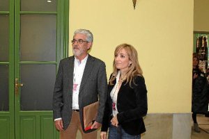 José Ginel junto a la nueva secretario general, Carmen Castilla