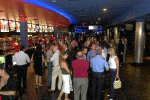 Espectadores en los cines Yelmo de Roquetas de Mar.e;clip:rect(