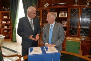 Antonio Cabrera y Gabriel Amat charlan en Diputación.e;clip:rec