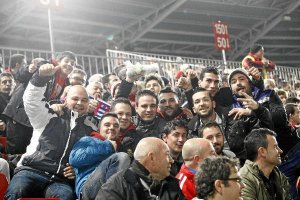 Aficionados orgullosos por el transcurrir de un partido que les llenó de alegría.tyle>.apq