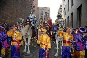 Cabalgata de Reyes Magos a su paso por la Alcazaba