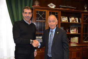 Carlos Briseis y Gabriel Amat firman un convenio en Diputación.