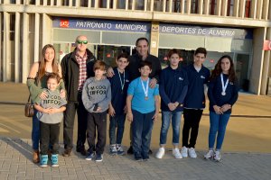 Los alumnos con el concejal de Deportes Juanjo Segura.