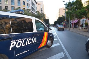 Una patrulla de la policía en la zona