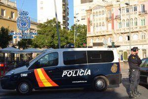 Vigilancia en el centro de Almería de efectivos de la Policía Nacional