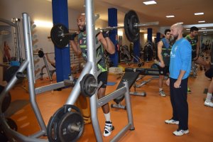 De Haro con Moisés Cézar en trabajo de gimnasio.