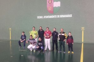 Los campeones en la pista.