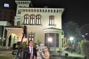 El alcalde de Almería, Ramón Fernández-Pacheco, durante la locución de su discurso de Navidad.