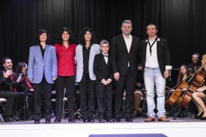 Ganadores y el director de la Banda (segundo por la derecha).