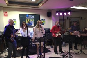 Alzavara, nacida a principios de los 90, fue una de las formaciones invitadas.