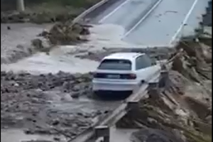 Imagen de un vehículo atrapado