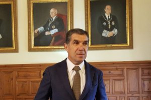 El presidente del TSJA, Lorenzo del Río, en un encuentro informativo con periodistas de Granada