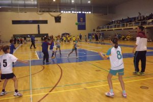 Balonmano a 5 en el Moisés Ruiz.