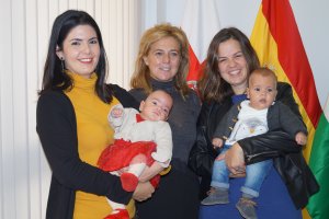 Representantes de la Asociación de Padres de Niños Prematuros de Almería (APREAL),junto a la concejala de Familia e Igualdad de Oportunidades, Pilar 