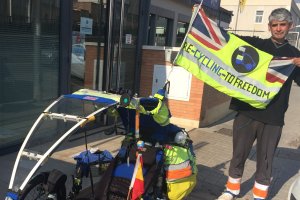 Martin Hutchinson ayer junto a LA VOZ.