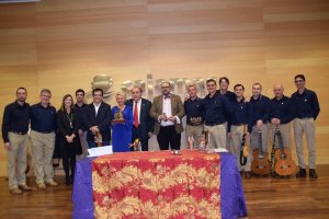 El presidente de los belenistas, Manuel Martínez; el diputado Antonio J. Rodríguez y la concejala Ana Martínez Labella entregaron los reconocimientos