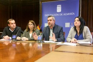 Diputados socialistas, ayer en la rueda de prensa.