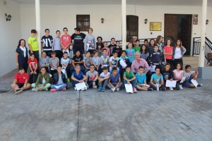 Alumnos del CEIP 28 de Febrero en Candil Radio.