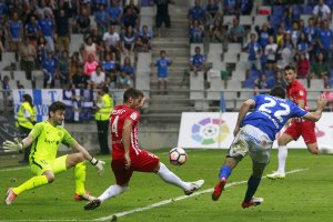 El Almería debutó fuera esta temporada en Oviedo.