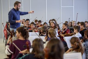 Los pequeños en plena actuación