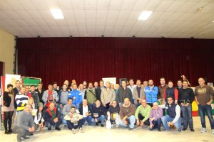 Muchas fueron las clases de pájaros que se presentaron, de ahí que los trofeos entregados fuesen también numerosos. Aquí se ven a todos los premiados