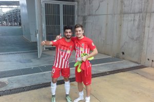 Chema y Chupi, autor del gol, posando para LA VOZ.