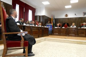 Miguel Ángel Tortosa y miembros de la Junta de Gobierno durante el discurso de María del Mar Ayala