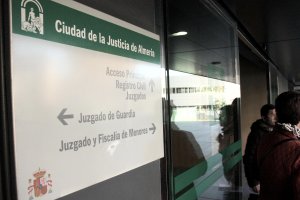 Acceso principal a la Ciudad de la Justicia de Almería