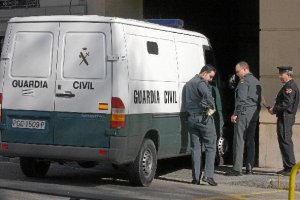 Guardia Civil en una sede judicial.