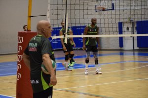 Piero Molducci trabajando con sus hombres.