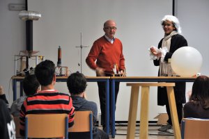 El presentador del programa Tecnópolis de Canal Sur dio la clase más divertida de la historia.