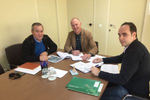 Firma del acuerdo para la cesión de la carretera.