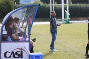 Fran Fernández, entrenador del Almería B, cuenta con bajas importantes.