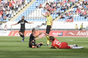 Corona caía lesionado ante el Nástic pero ya está listo para competir.