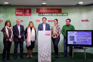 Rueda de prensa de ayer en la sede del PSOE.