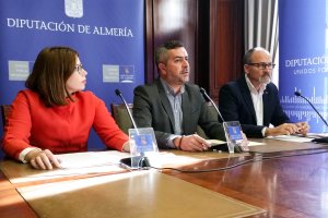 Diputados del grupo socialista durante su rueda de prensa en Diputación.