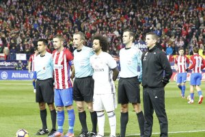 La foto inicial del partido con el almeriense Borbalán.